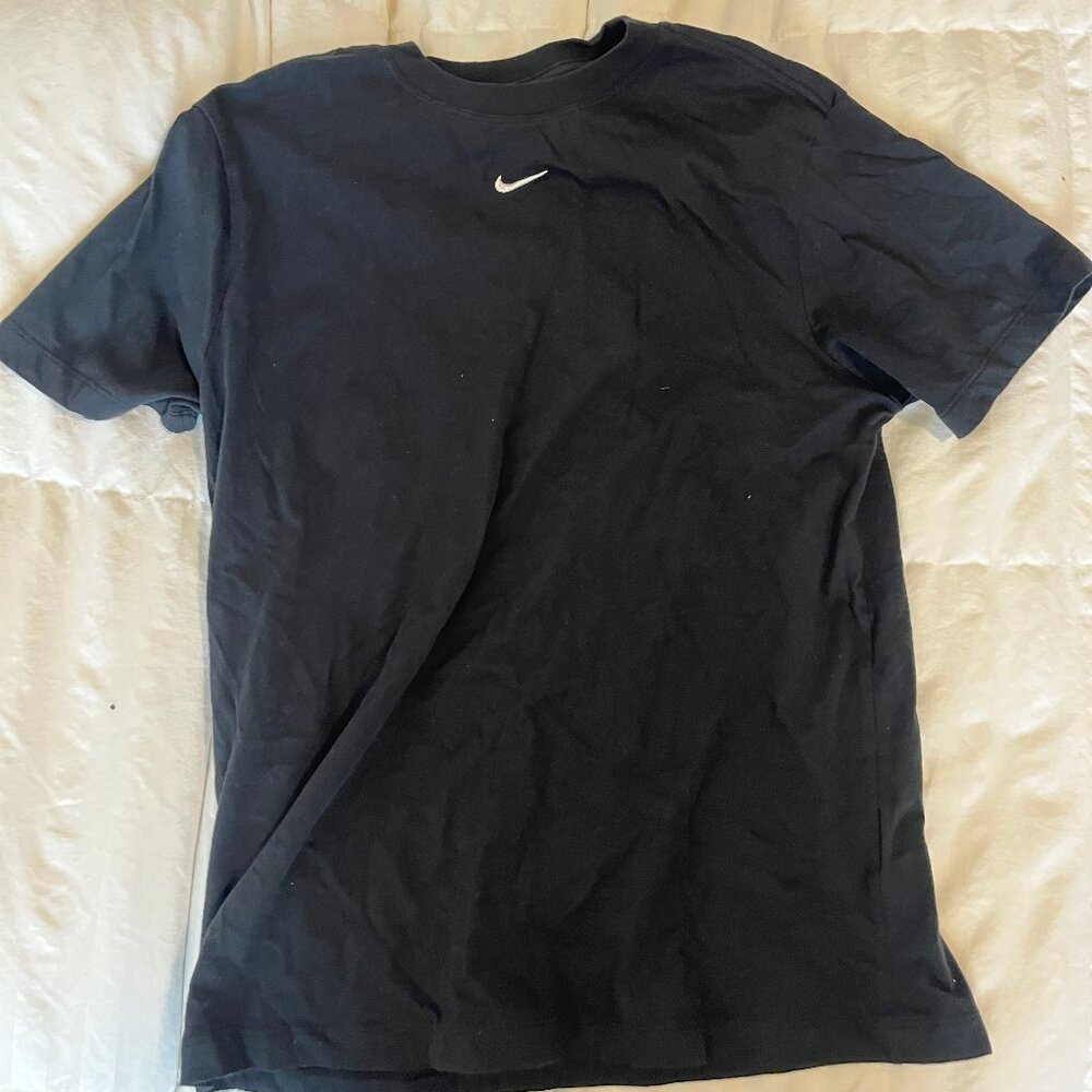 Nike “The Nike Tee” Loose Fit T-Shirt | Black | Size S